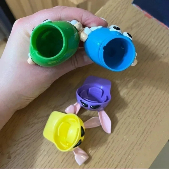 M&M's Green and Blue Candy Plastic Holiday Easter Holder Figures Lot of 2 - Picture 6 of 8